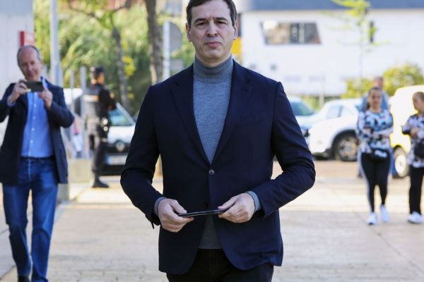 David Sánchez, hermano del presidente de España, Pedro Sánchez, enfrentará un juicio por presunto tráfico de influencias.