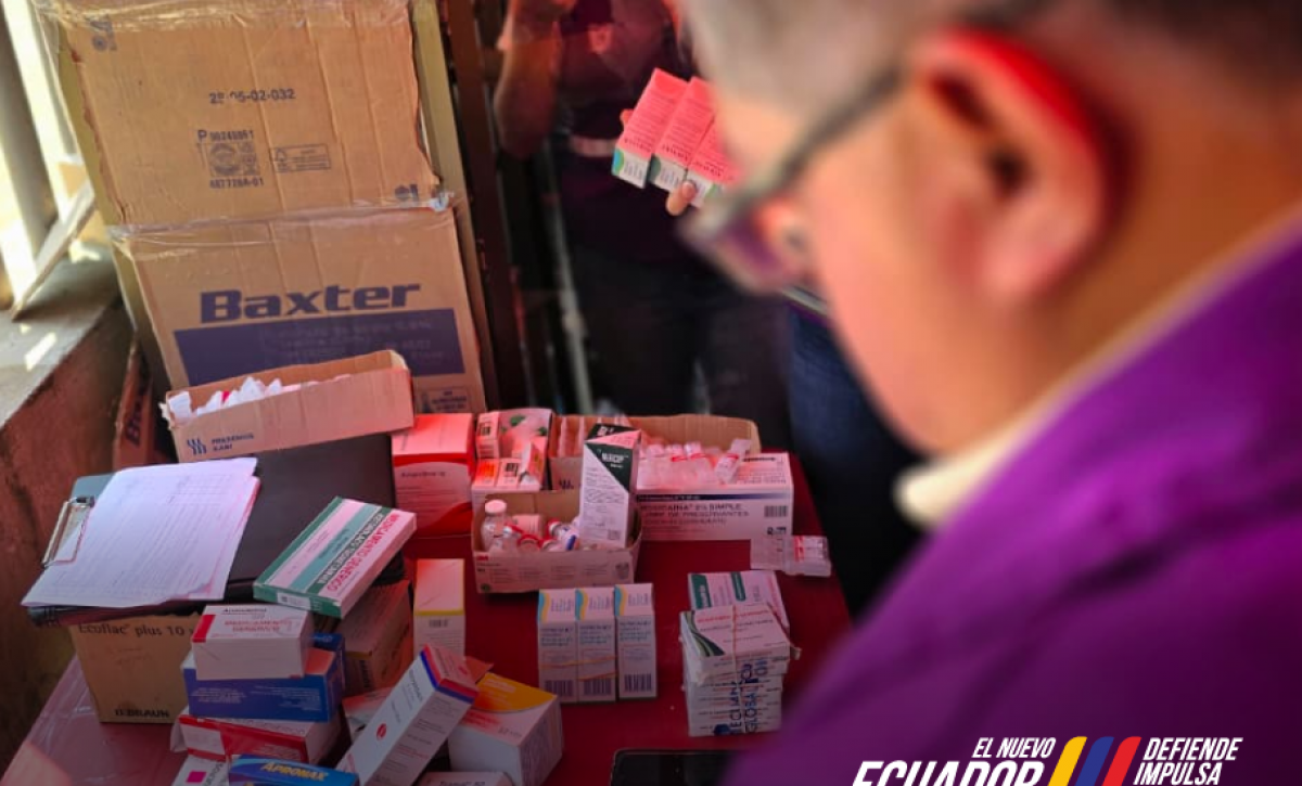 Decomisan 1.320 medicinas irregulares en carpas improvisadas cerca de hospital en Guayaquil