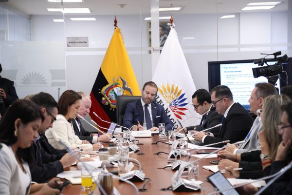 Defensor del Pueblo presenta proyecto de ley sobre reproducción humana asistida
