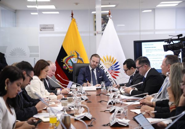 Defensor del Pueblo presenta proyecto de ley sobre reproducción humana asistida
