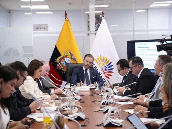 Defensor del Pueblo presenta proyecto de ley sobre reproducción humana asistida