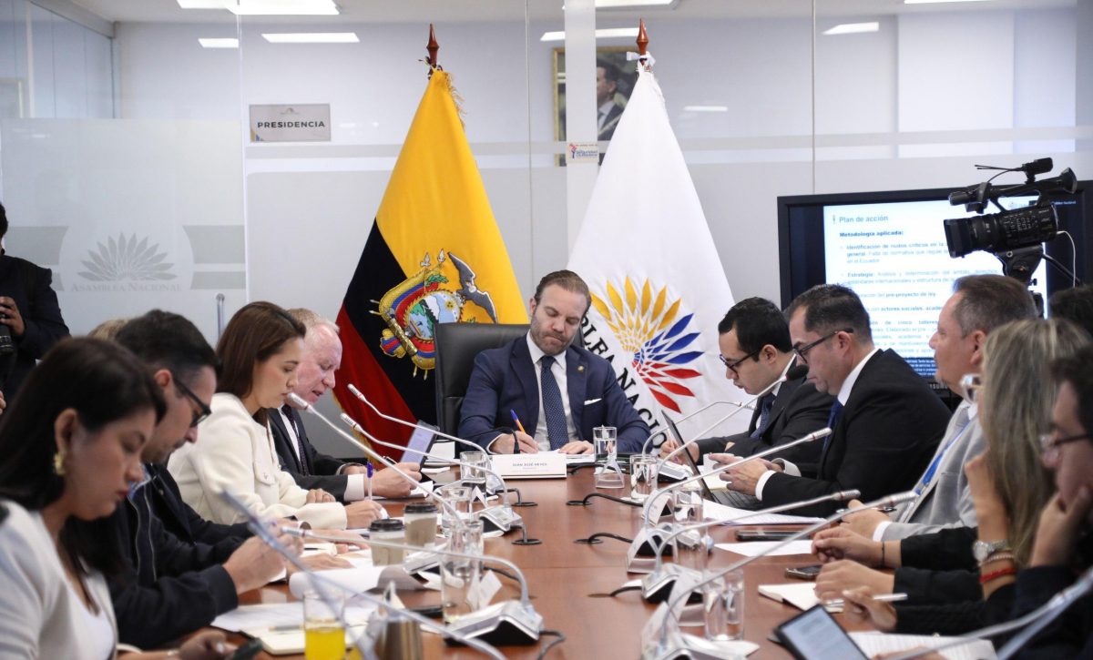 Defensor del Pueblo presenta proyecto de ley sobre reproducción humana asistida