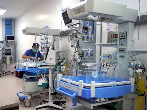Defensoría inicia investigación por muertes de neonatos en hospital Universitario de Guayaquil