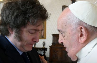 Del representante del maligno al duelo nacional El giro de Javier Milei tras la muerte del Papa Francisco