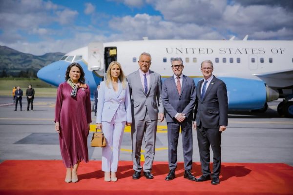 Delegación de EE.UU. llega a Quito para la posesión de Daniel Noboa