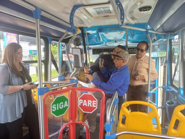 Delegación internacional visita Santo Domingo para verificar implementación del pasaje electrónico