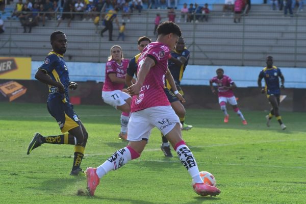 Delfín SC e Independiente del Valle igualaron 1-1 este sábado en el estadio Jocay, en un disputado encuentro