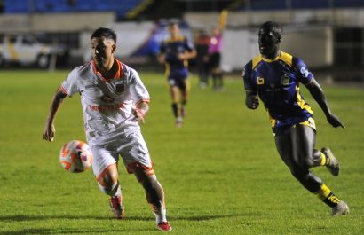 Delfín SC logró una victoria clave al derrotar 1-0 a Libertad en el estadio Reina del Cisne, en Loja.