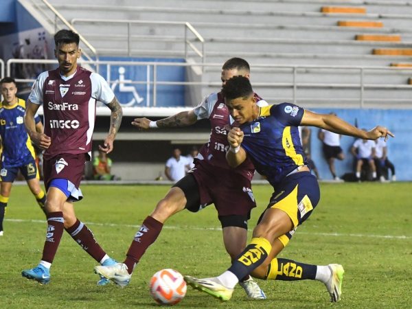 Delfín SC no pudo de local ante Macará y terminó cediendo puntos en el último partido de la fecha 9 de la LigaPro.