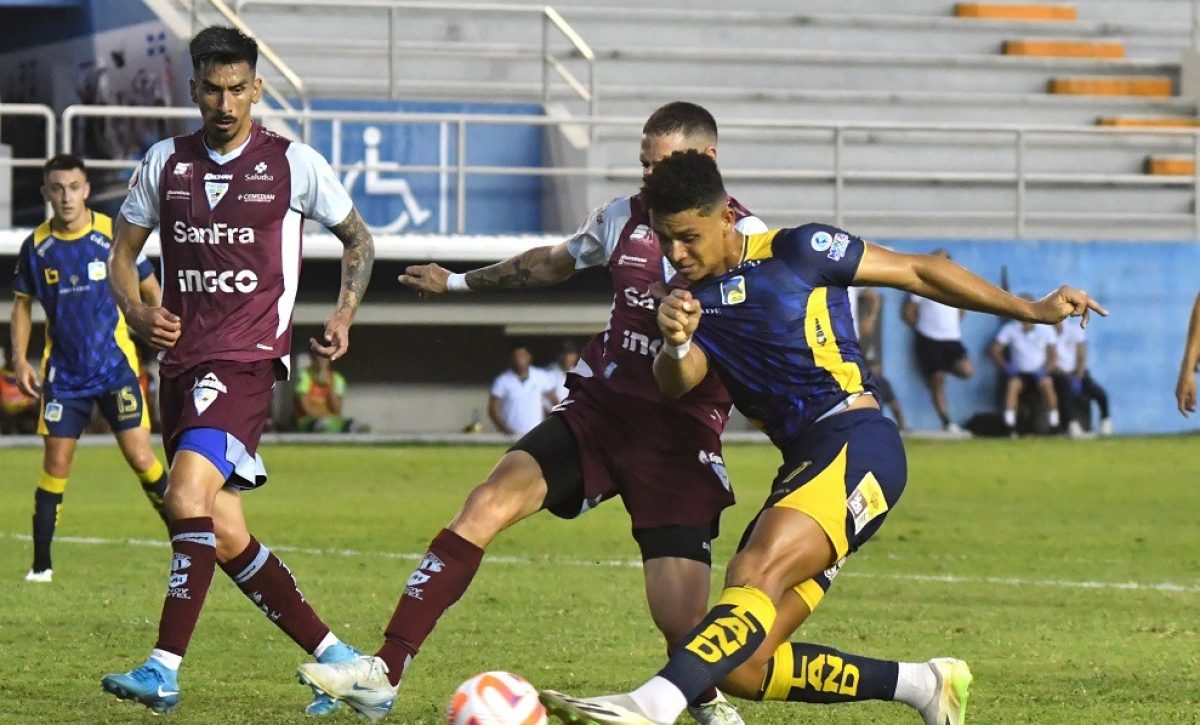 Delfín SC no pudo de local ante Macará y terminó cediendo puntos en el último partido de la fecha 9 de la LigaPro.