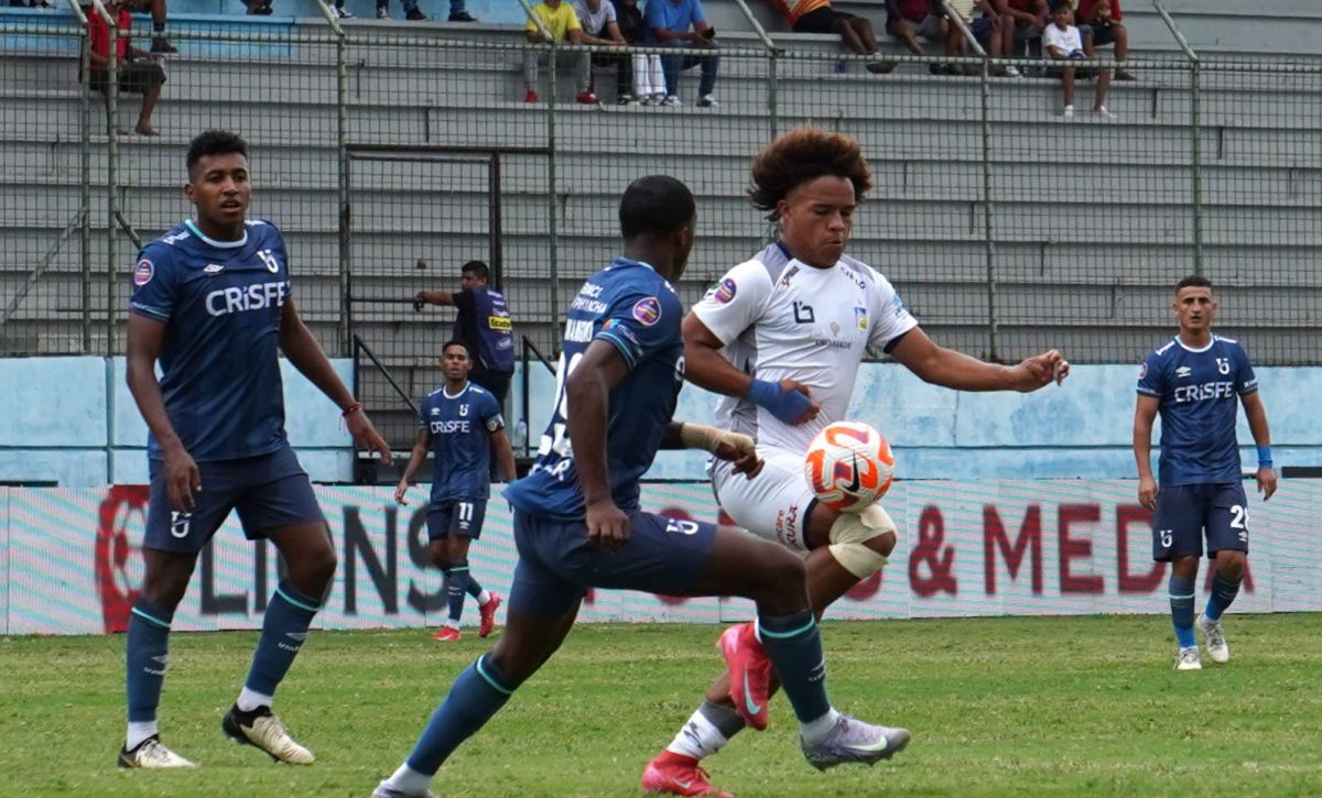 Delfín vence 1-0 a Universidad Católica y suma su segunda victoria consecutiva.