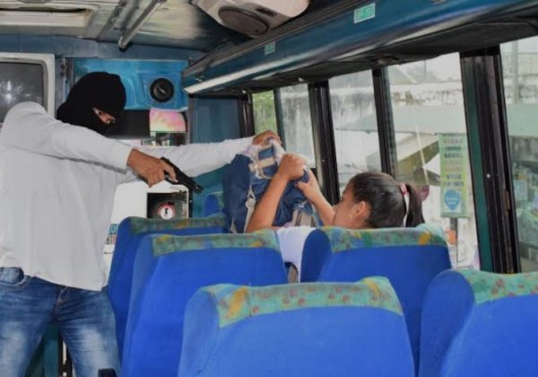 Delincuentes armados asaltan bus de la cooperativa Santo Domingo