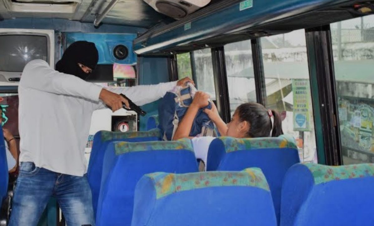 Delincuentes armados asaltan bus de la cooperativa Santo Domingo