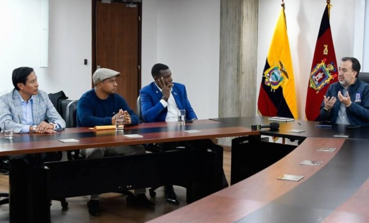 Deportistas respaldan gestión municipal para la rehabilitación del Estadio Atahualpa en Quito