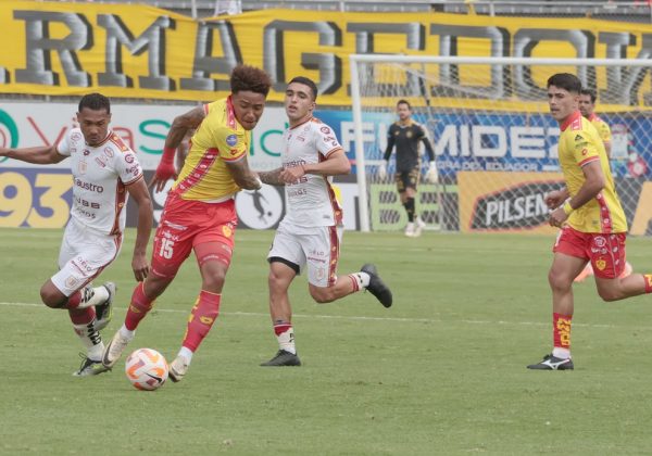 Deportivo Cuenca derrotó 3-1 a Aucas en el estadio Gonzalo Pozo Ripalda, en el sur de Quito, en un emocionante partido correspondiente a la fecha 17 de la Liga Ecuabet 2025.