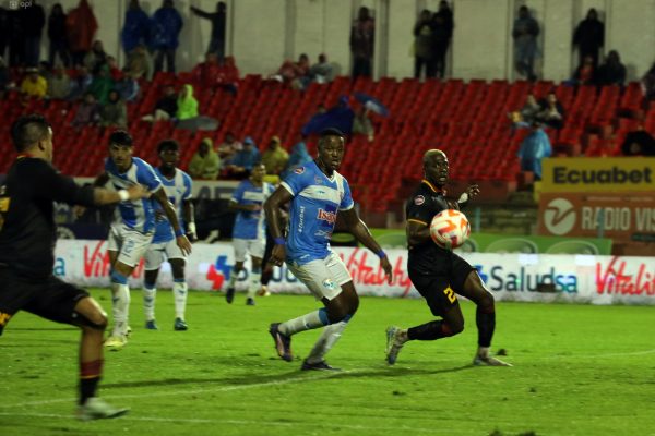 Deportivo Cuenca supera a Manta FC con anotaciones de Arroyo y Mancinelli