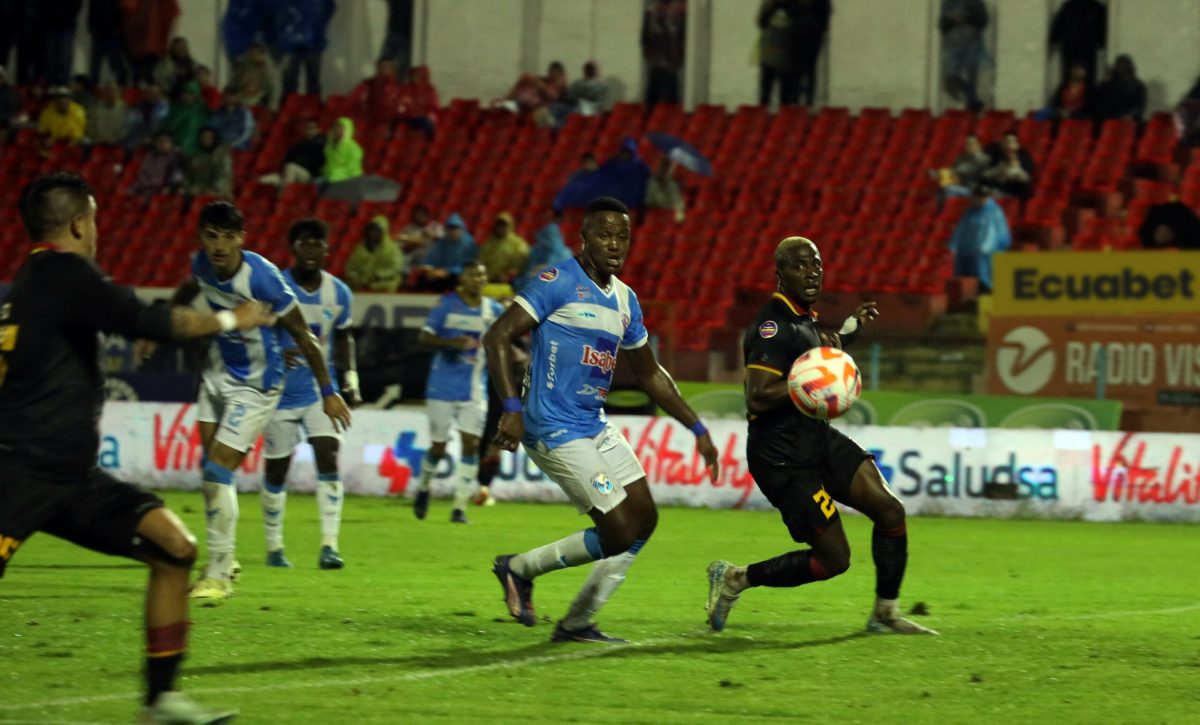 Deportivo Cuenca supera a Manta FC con anotaciones de Arroyo y Mancinelli
