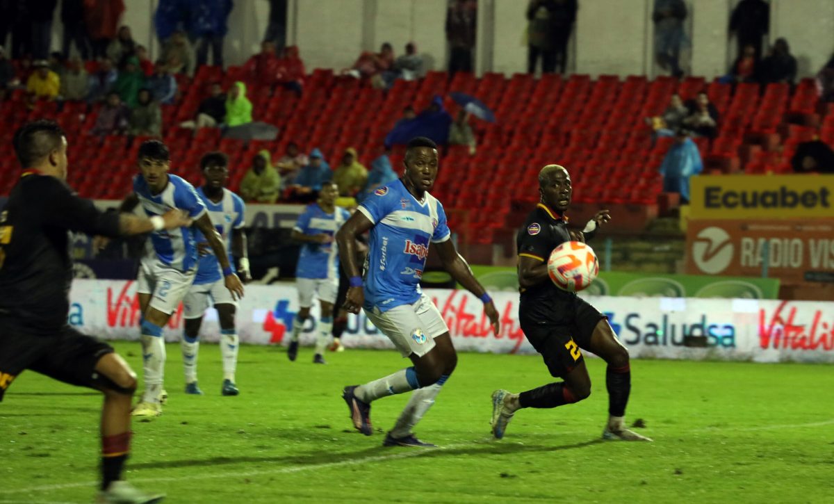 Deportivo Cuenca supera a Manta FC con anotaciones de Arroyo y Mancinelli