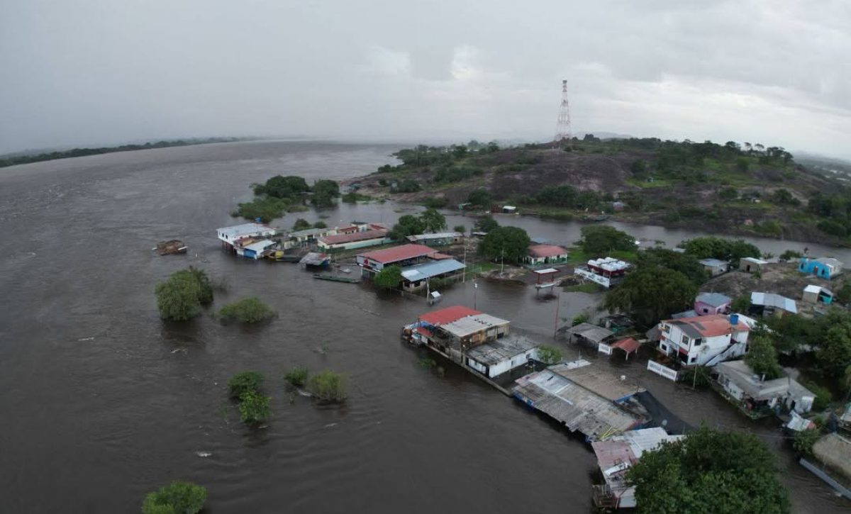 Desbordamiento del río Orinoco deja 199 familias damnificadas en Amazonas, Venezuela.
