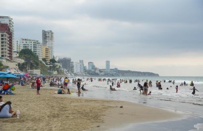 Descubre la magia de la Semana Santa en Manta: música en vivo, playas, ferias tradicionales y celebraciones religiosas únicas.