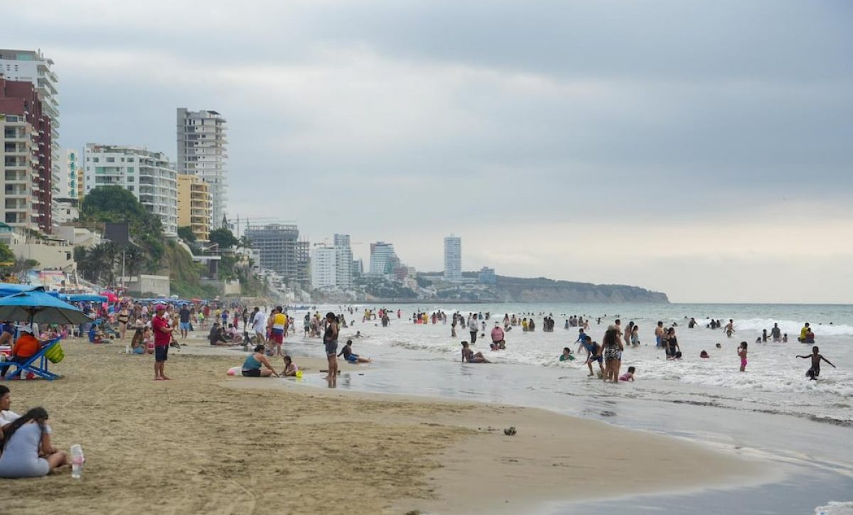 Descubre la magia de la Semana Santa en Manta: música en vivo, playas, ferias tradicionales y celebraciones religiosas únicas.