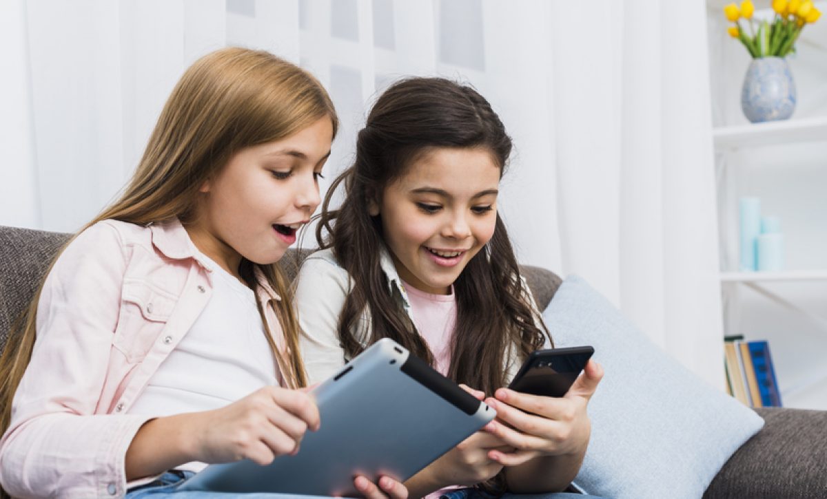Descubre por qué expertos prohíben el uso de Google Gemini en niños y adolescentes.
