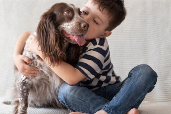 Descubre por qué una mascota puede ser el mejor compañero de tu hijo