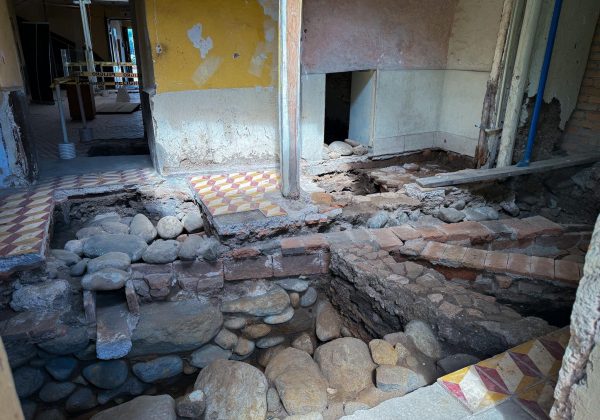 Descubren canal colonial de 1816 en Casa Donoso de Cuenca