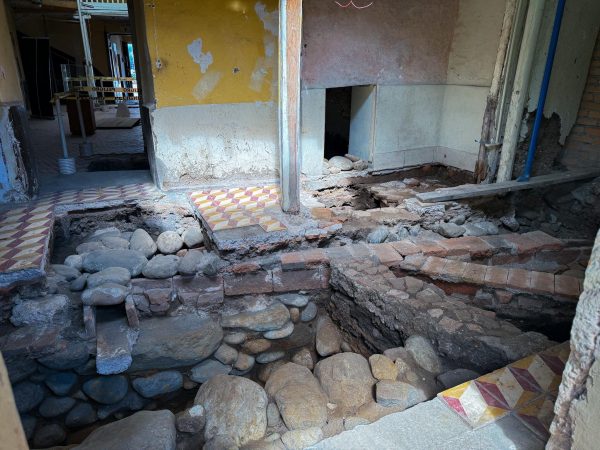 Descubren canal colonial de 1816 en Casa Donoso de Cuenca