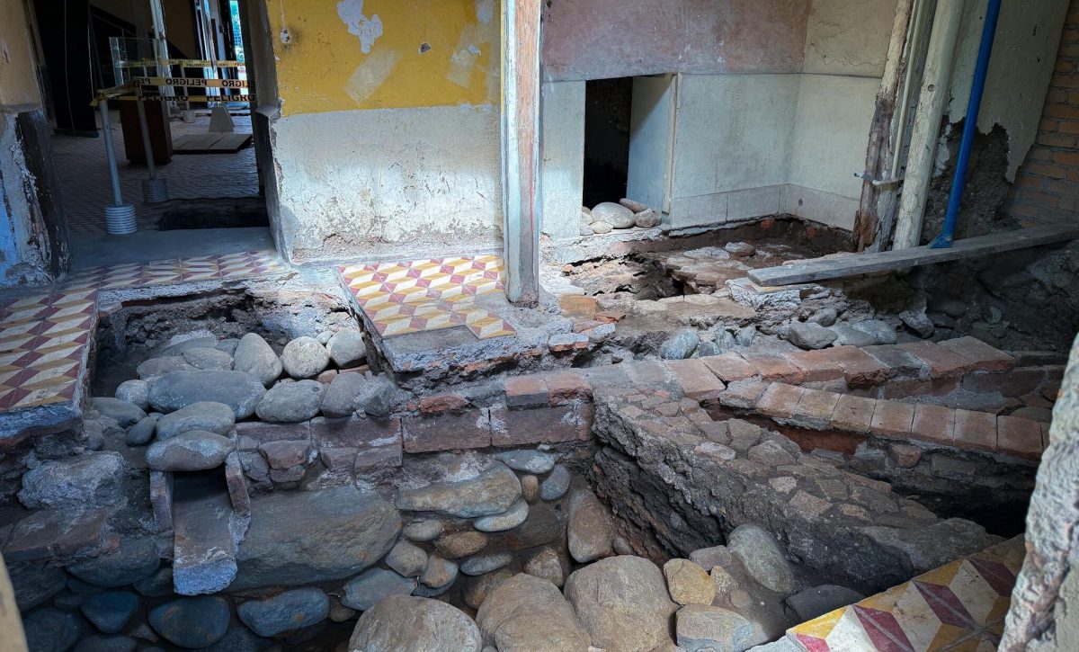 Descubren canal colonial de 1816 en Casa Donoso de Cuenca