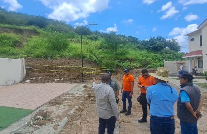 Deslizamiento de tierra en Valle Alto pone en riesgo a 300 viviendas en Portoviejo
