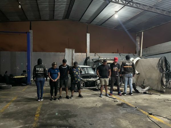 Desmantelan presunto desguazadero de carros en Santo Domingo de los Tsáchilas