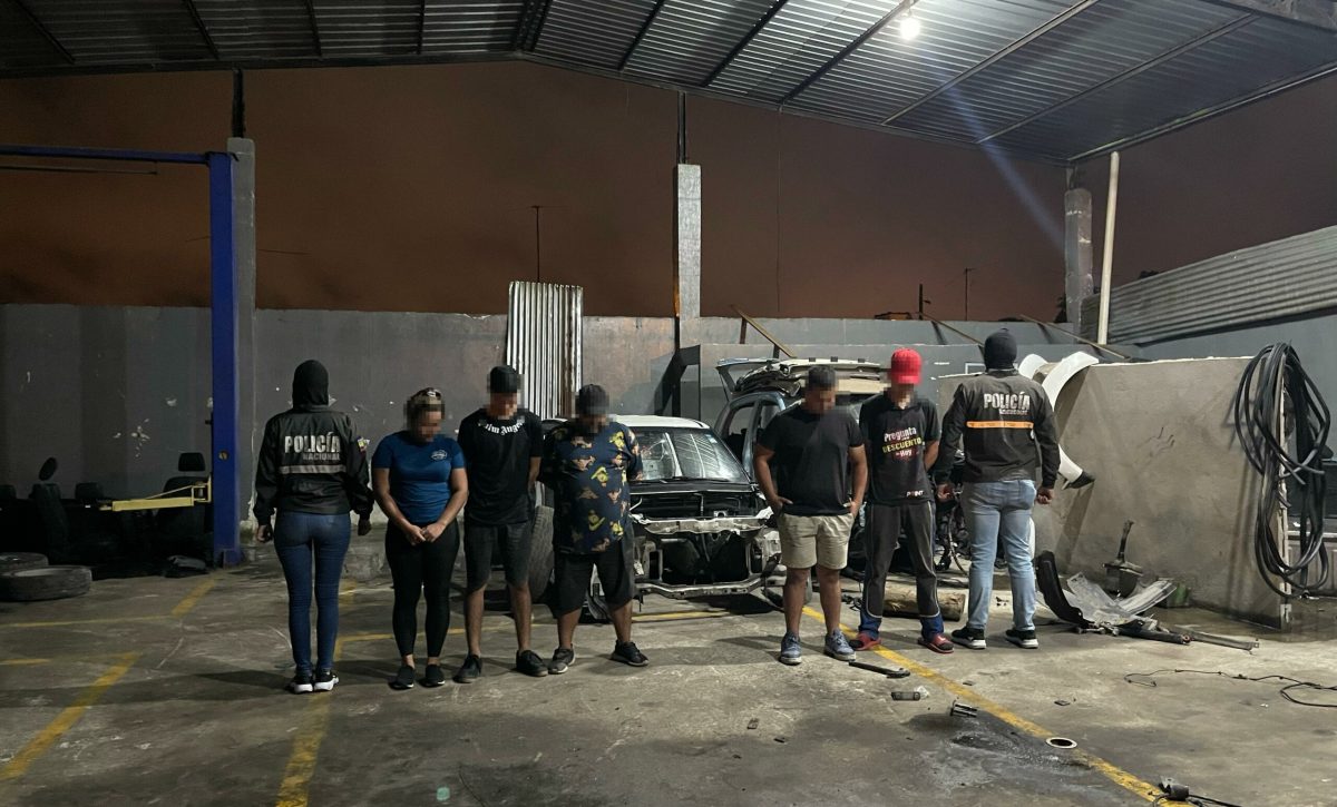 Desmantelan presunto desguazadero de carros en Santo Domingo de los Tsáchilas