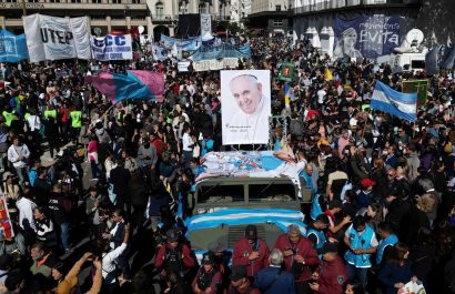 Despedida emotiva en Buenos Aires miles honraron al papa Francisco en su tierra natal