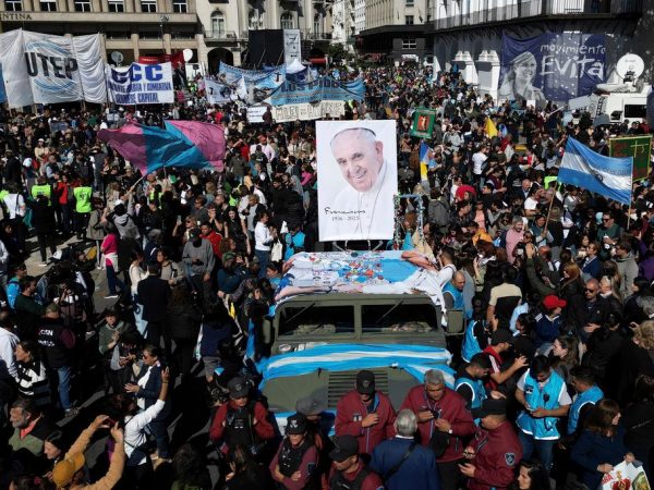 Despedida emotiva en Buenos Aires miles honraron al papa Francisco en su tierra natal
