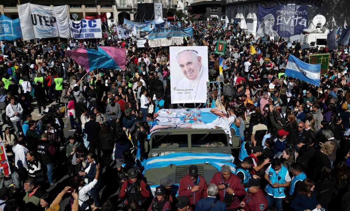 Despedida emotiva en Buenos Aires miles honraron al papa Francisco en su tierra natal