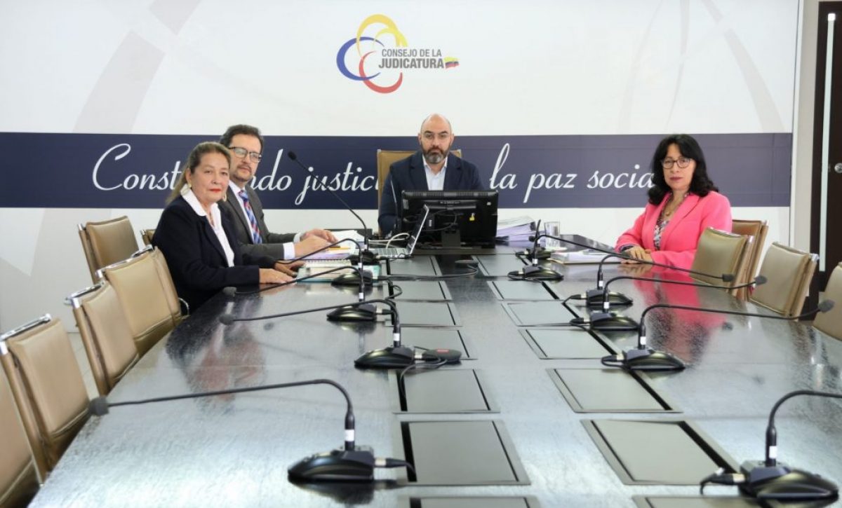 Destituyen a juez que liberó a ex secretario de Inteligencia del correísmo
