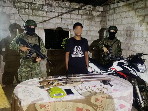 Detenido con arma y municiones en operativo militar en Quinindé, Esmeraldas
