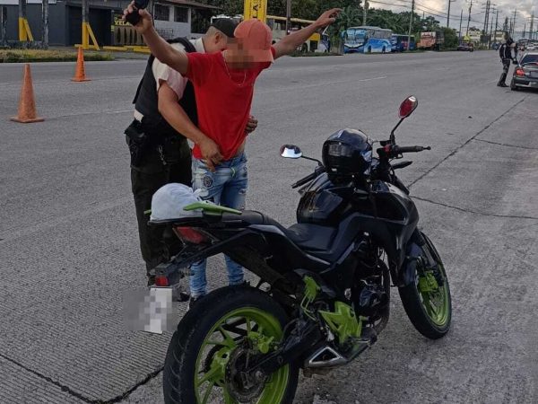 Detenido en Santo Domingo por conducir motocicleta robada operativo revela alerta activa