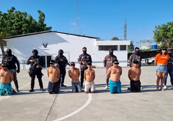 Las siete personas fueron presentadas en la UVC de Manta.