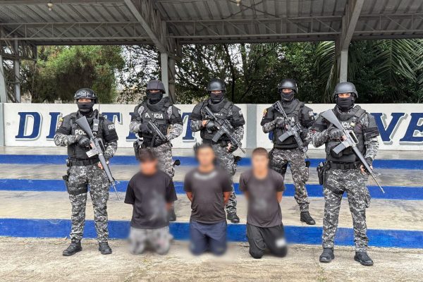 Detienen a presuntos extorsionadores durante operativo simultáneo en Santo Domingo, El Carmen y Quito