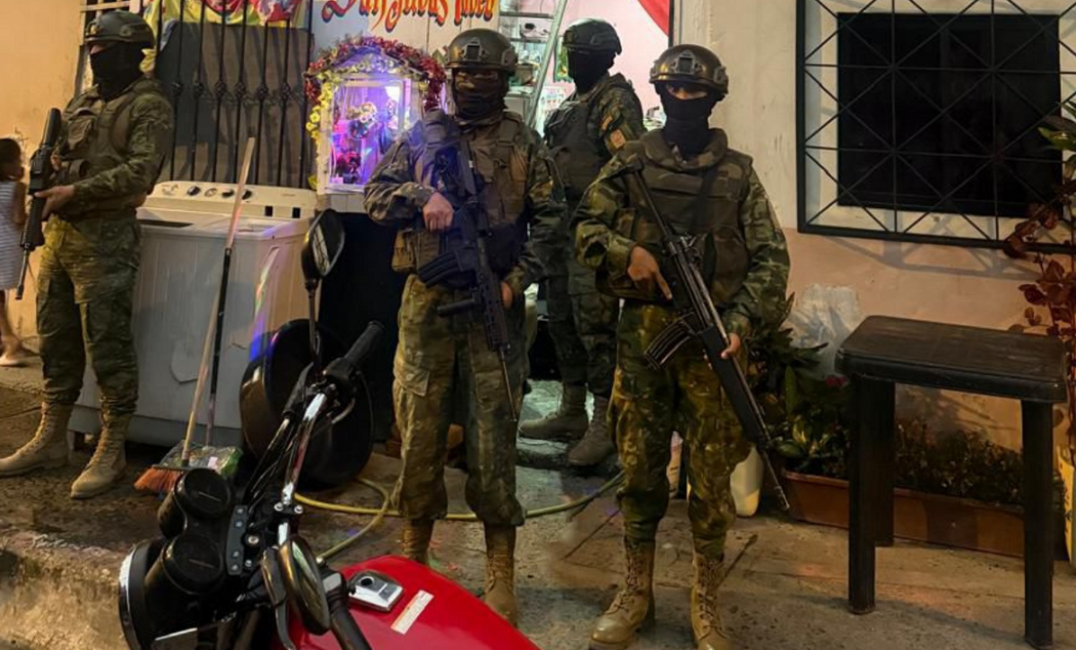 Detienen a un presunto microtraficante en operativo del Ejército, en Portoviejo