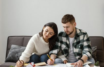 El vínculo entre bienestar emocional y estabilidad financiera es claro y respaldado por evidencia.