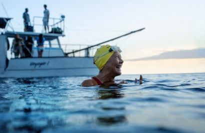 Diana Nyad, nadadora estadounidense de larga distancia, completó en 2013 a los 64 años un histórico nado de 180 km desde La Habana,