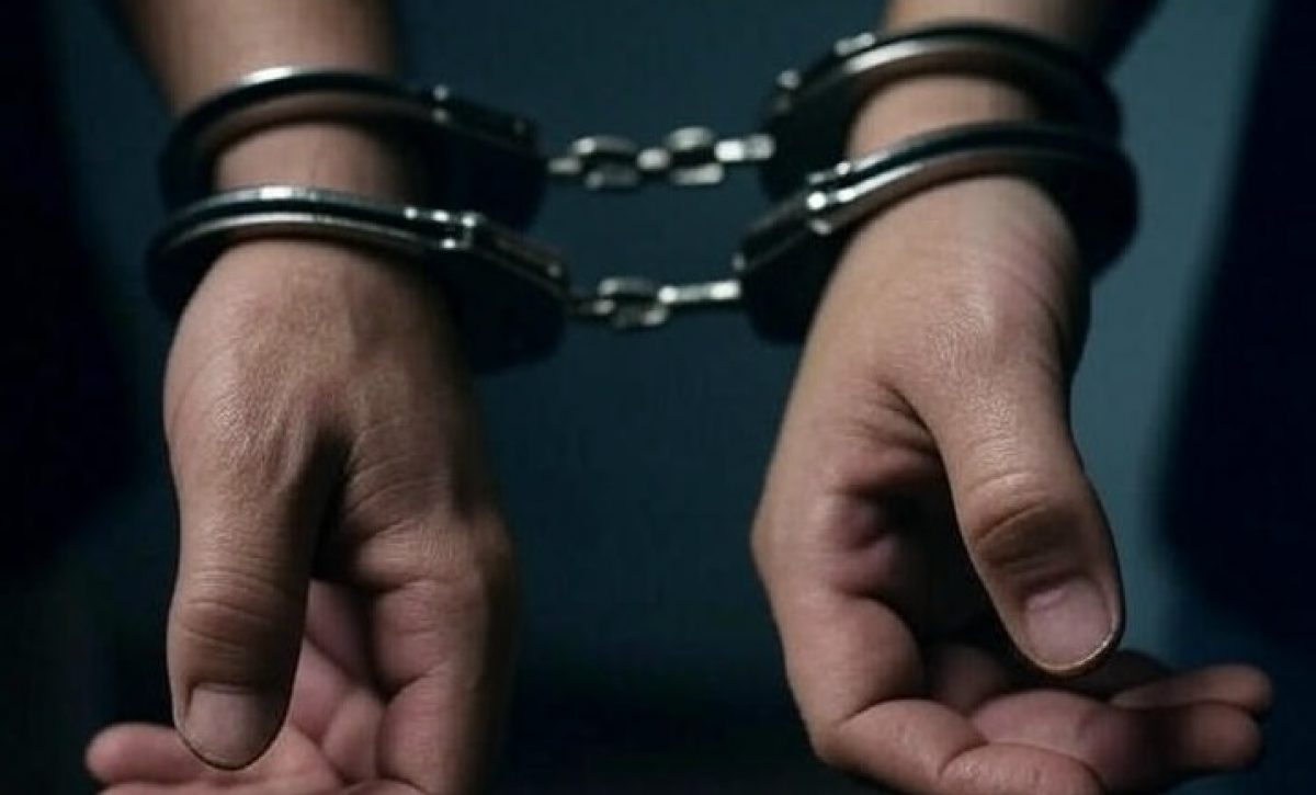 Dictan prisión preventiva a padre e hijo por presunto tráfico de armas en Santa Elena