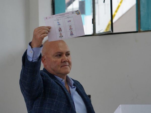Diego Borja, excandidato a la Vicepresidencia, agradece el ofrecimiento de asilo que le hizo el Gustavo Petro, presidente colombiano.