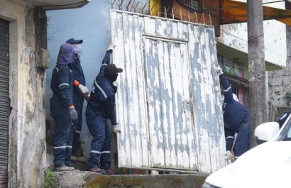 Diez puertas derribadas en el barrio Zaracay así fue el operativo sorpresa en Santo Domingo