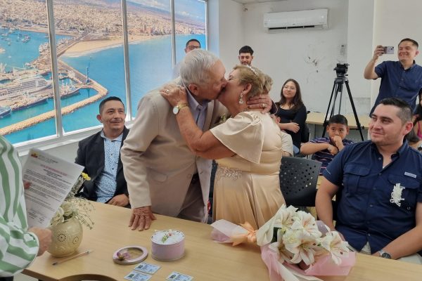 Dionicio Pazmiño y Silvia Díaz formalizan su relación después de más de medio siglo juntos.