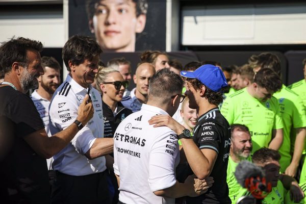 Director del equipo de Mercedes tacha de "vergonzosa" la protesta de Red Bull en el GP de Canadá