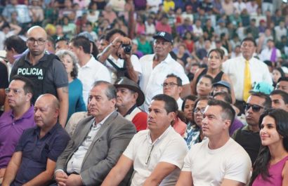 Dirigentes de la transportación y taxismo brindaron su respaldo gremial a Daniel Noboa en Santo Domingo de los Tsáchilas.